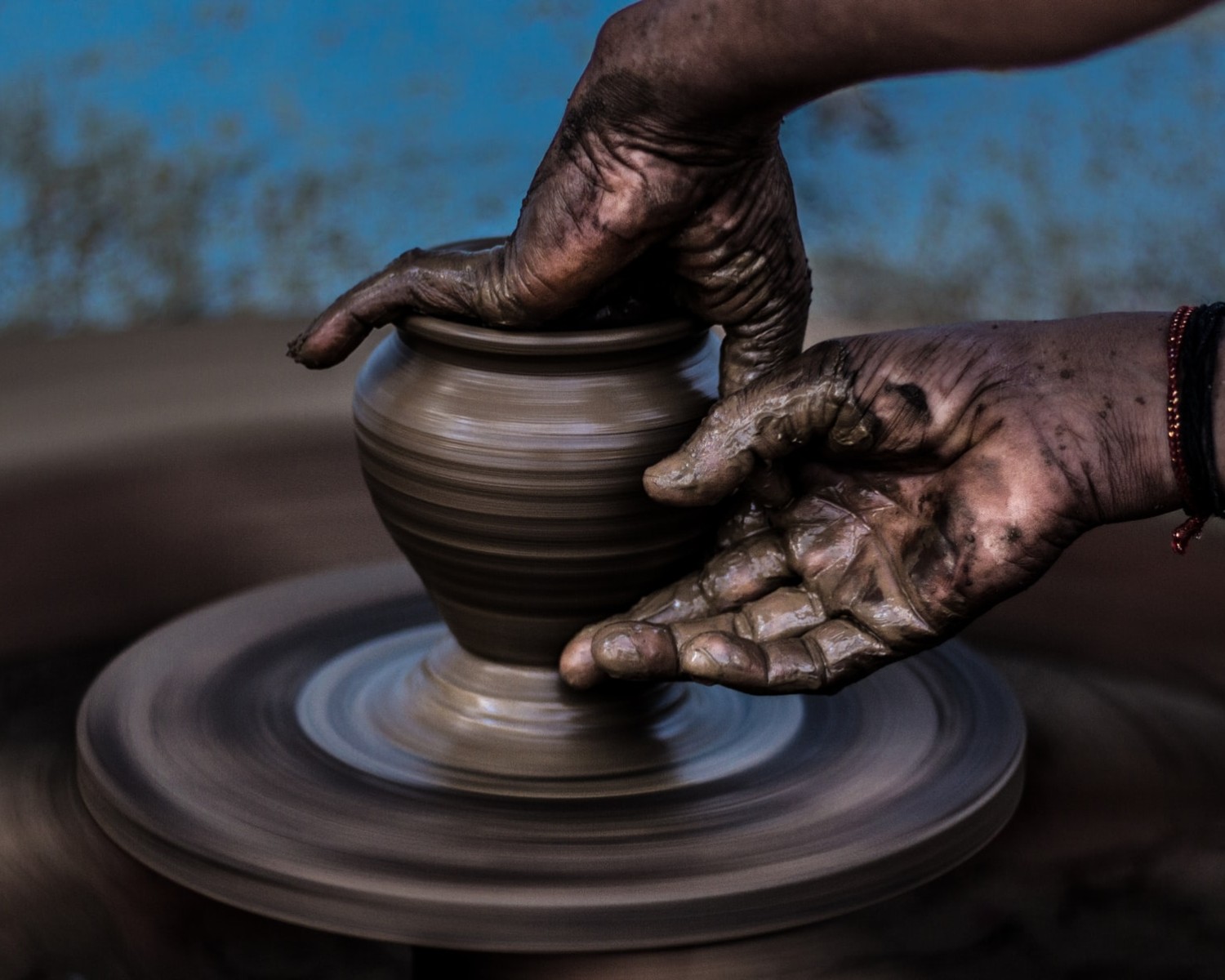 Hoe schrijf je een cv voor een kunstenaar: sjablonen en voorbeelden (2025)