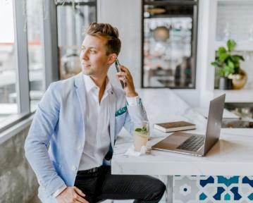 Voorbeelden van CV-samenvattingen en hoe u er een schrijft in 2025