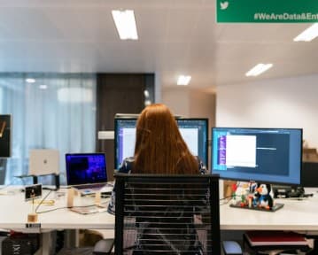 Voorbeelden en sjablonen voor cv's voor ingenieurs voor 2025