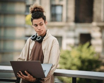 Hoe schrijf je een CV zonder ervaring in 2025 (voorbeelden)