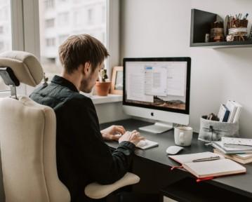 Hoe schrijf je een perfect CV? Stappen & Voorbeelden